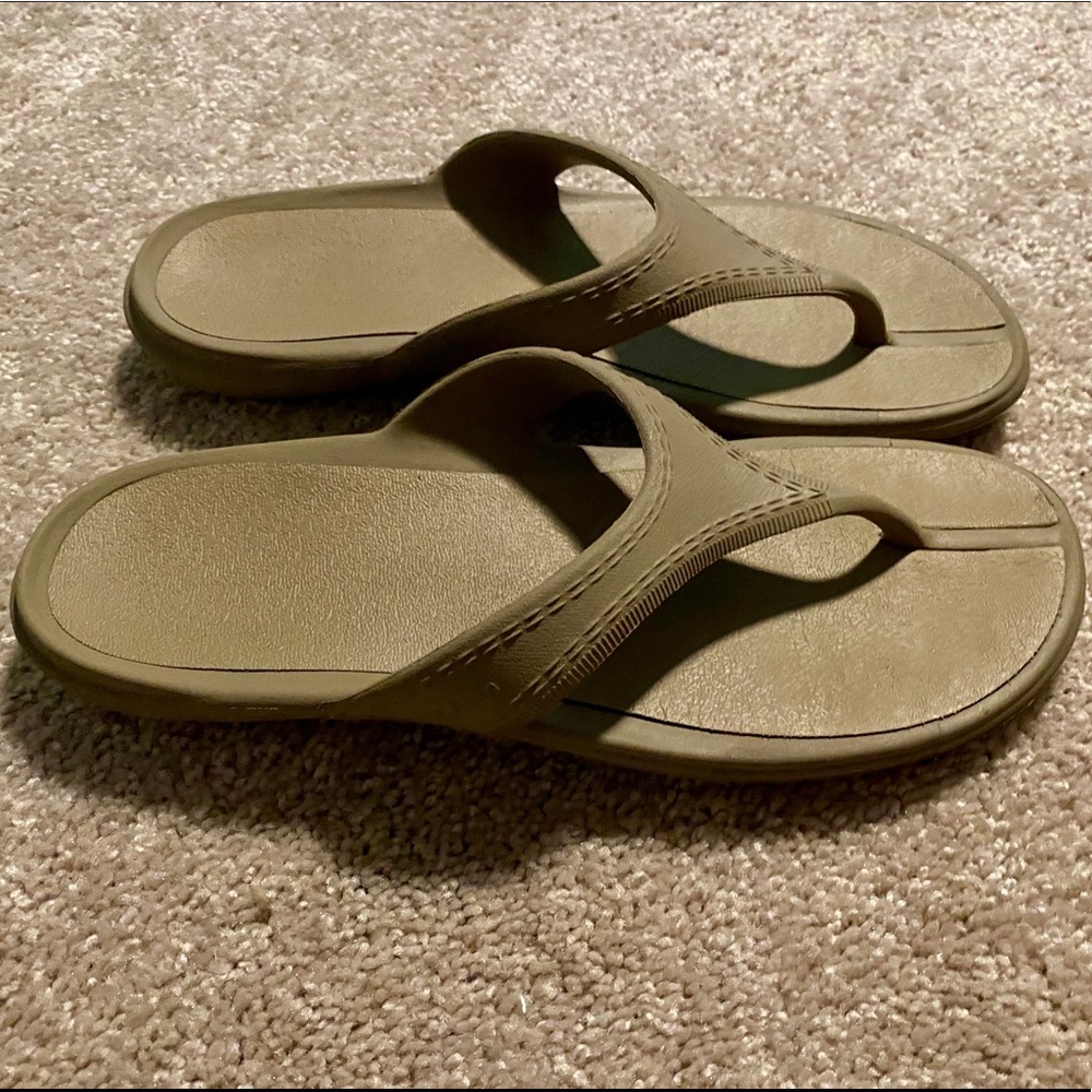 LL Bean flip flops